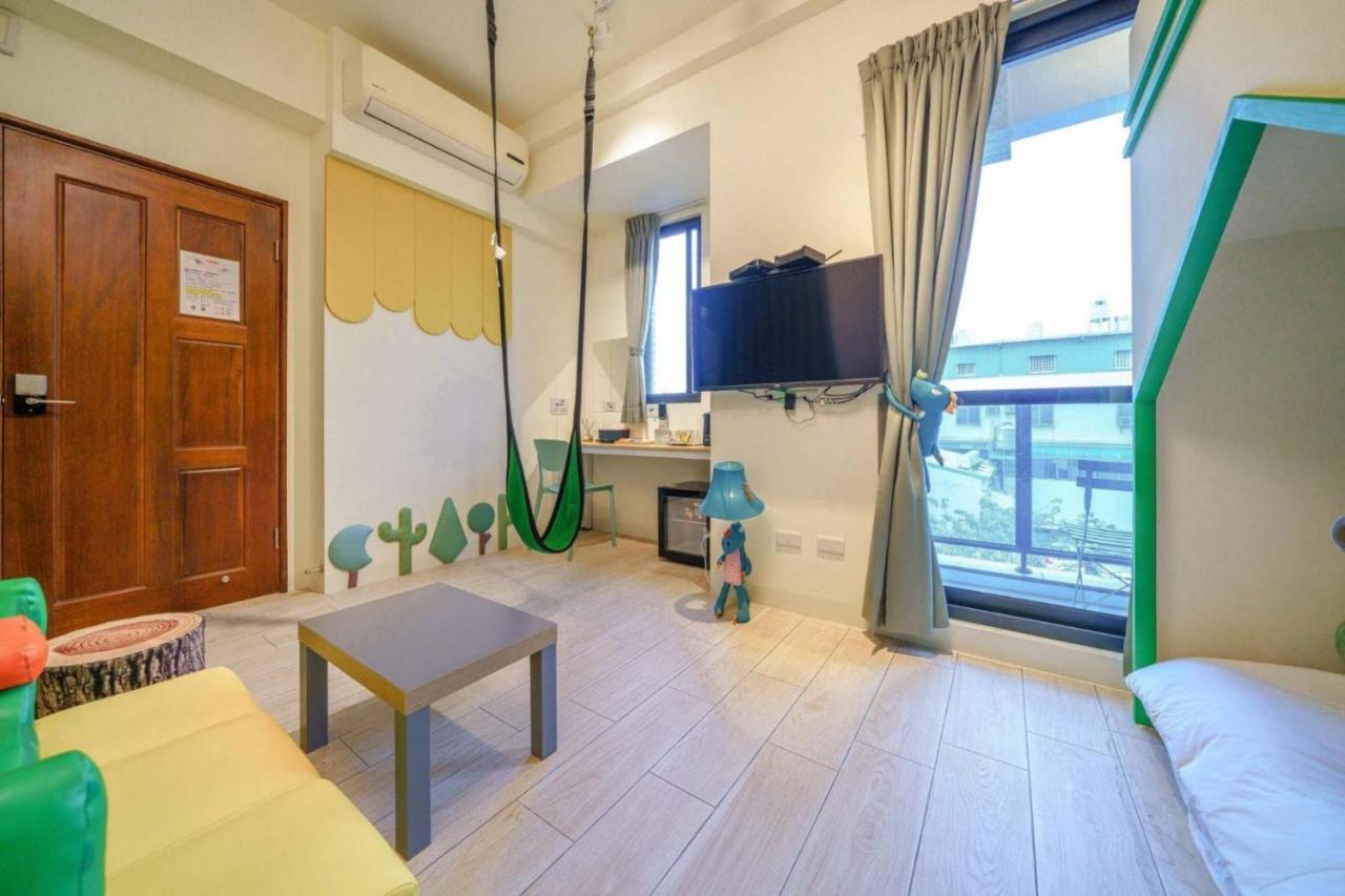 Sunlight Forest Homestay Tainan Esterno foto